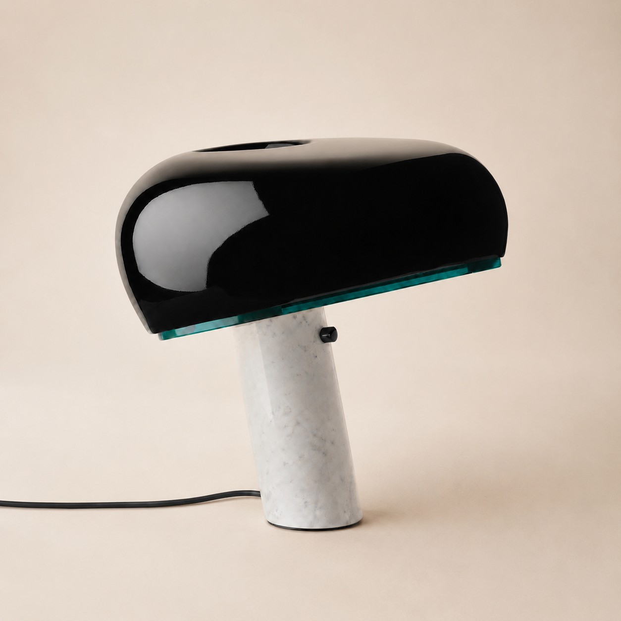 Lámpara de mesa Snoopy negra