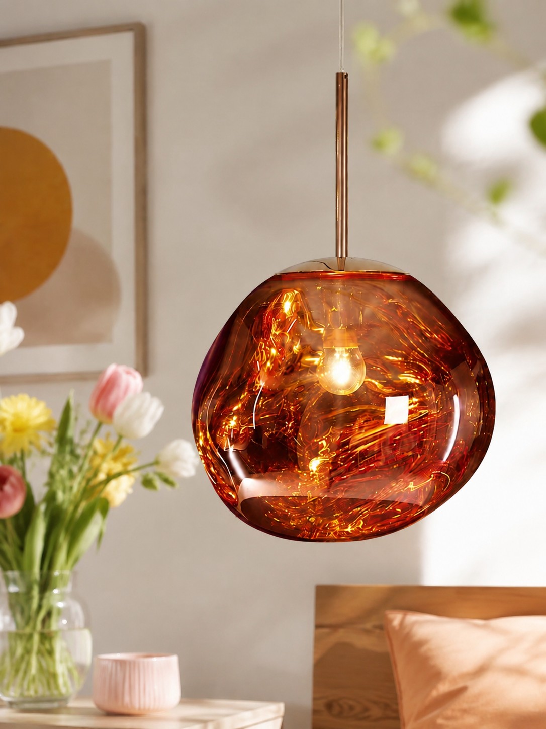 Lámpara colgante Melt en una habitación luminosa